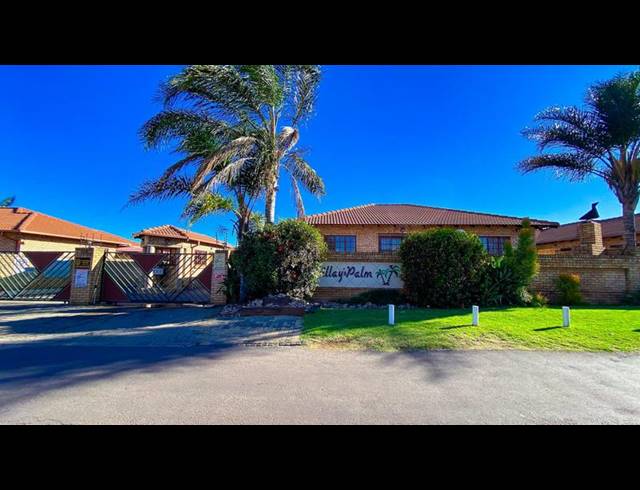 3 BEDROOM TOWNHOUSE FOR SALE IN NEWMARKET